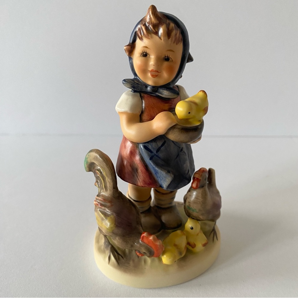 Hummel Figurine: 199/0 “Feeding time”